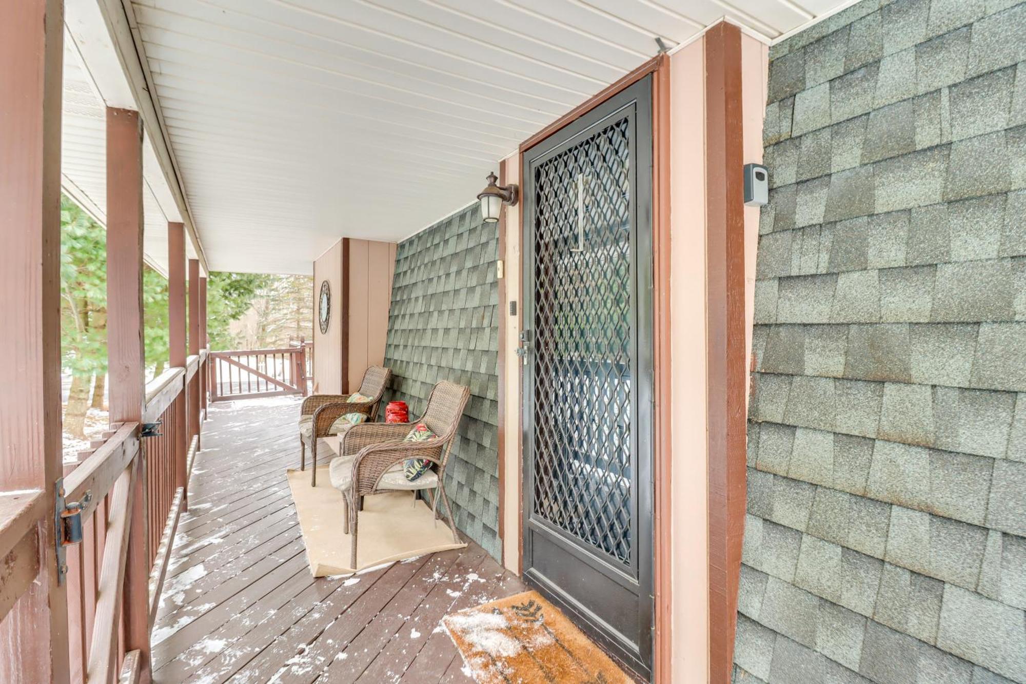 Family In With Fire Pit And Access *