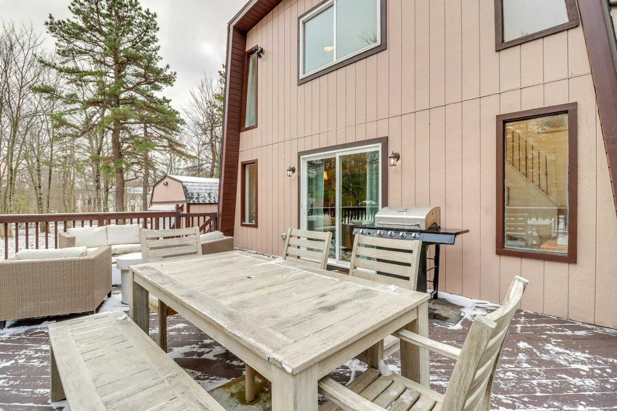 Family In With Fire Pit And Access *